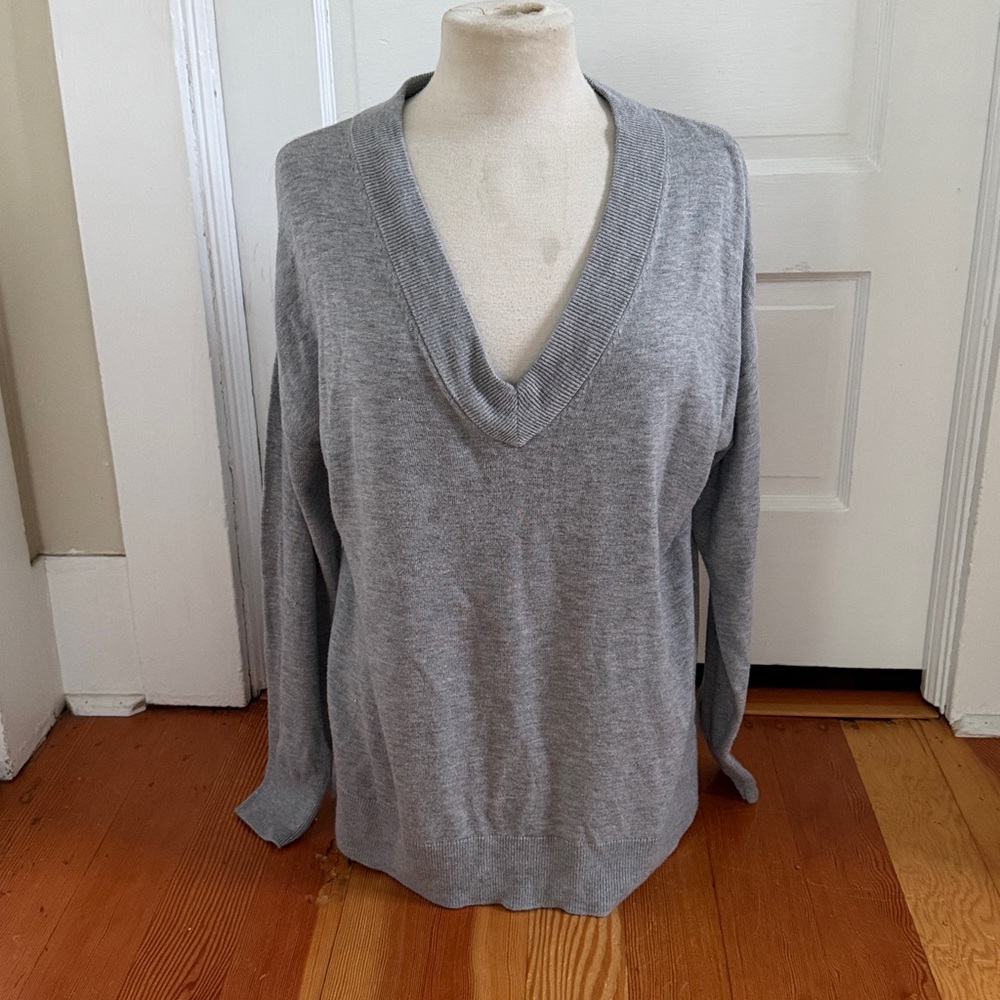 Treasure & Bond V Neck Grey Sweater Medium